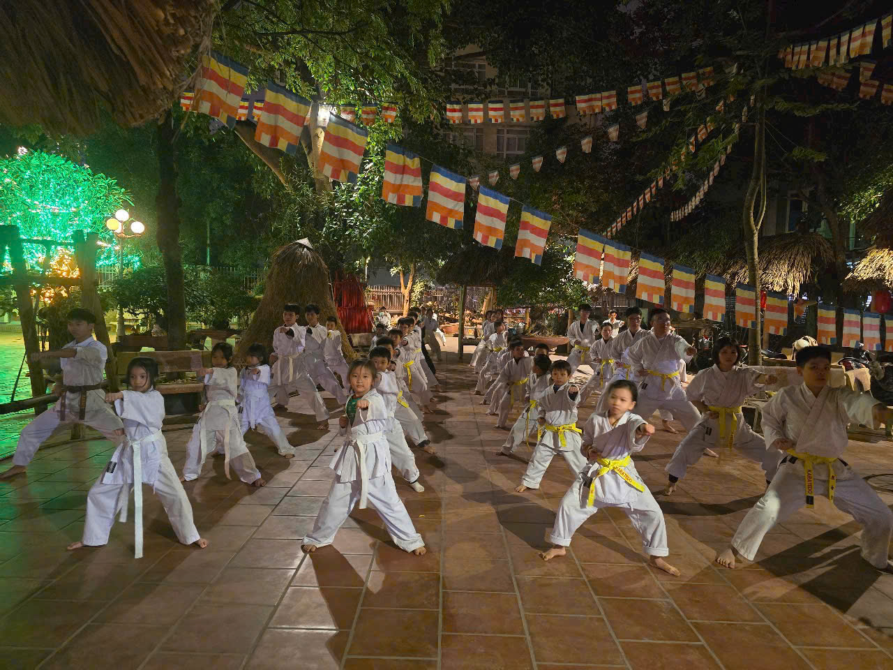 THÔNG BÁO TUYỂN SINH LỚP VÕ THUẬT KARATEDO CHÙA THỊ CẤM