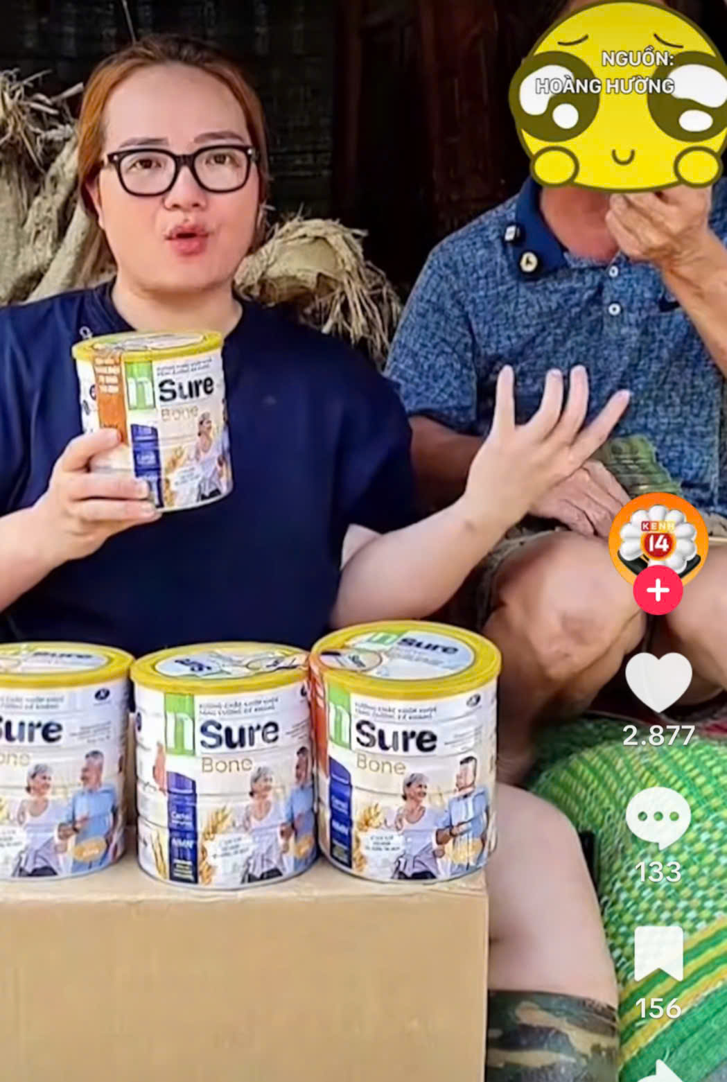 Lắm chiêu, nhiều trò... Hoàng Hường sử dụng hình ảnh người dân trong vùng lũ để quảng bá, giới thiệu sản phẩm.